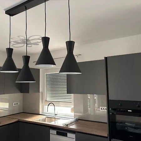 شقة Modern With Private Garden In