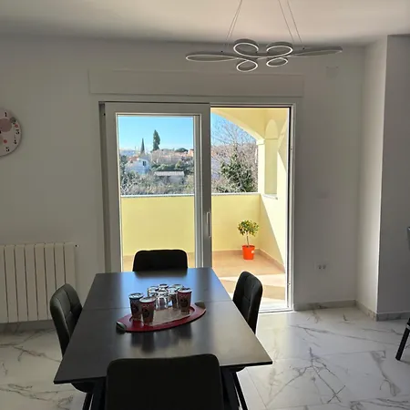 شقة Modern With Private Garden In بولا