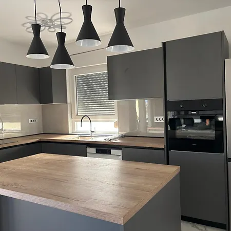 شقة Modern With Private Garden In بولا
