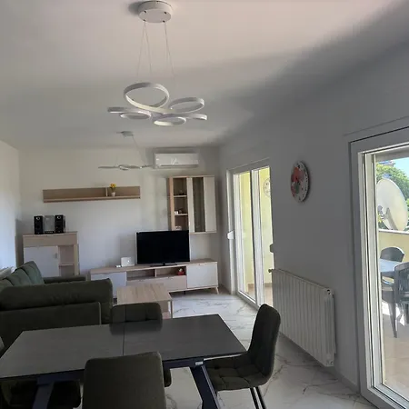 Modern With Private Garden In * بولا