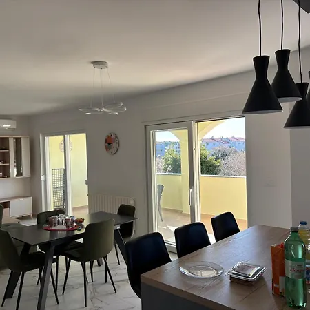Modern With Private Garden In بولا