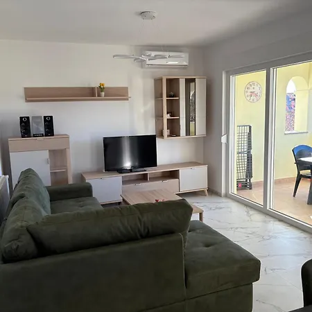 Modern With Private Garden In بولا