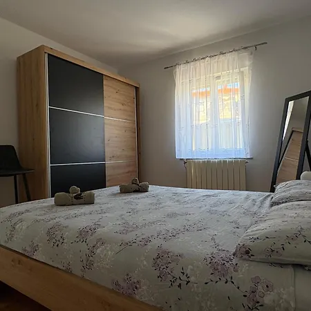 شقة Modern With Private Garden In