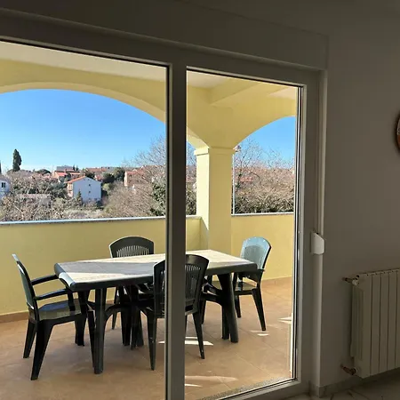 شقة Modern With Private Garden In