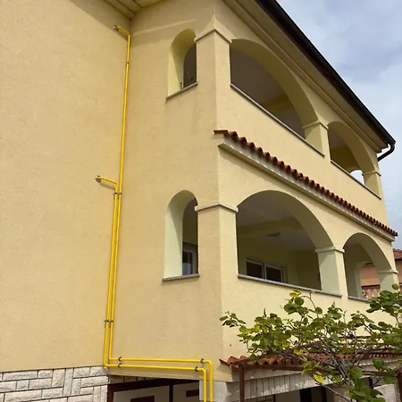 Modern With Private Garden In بولا